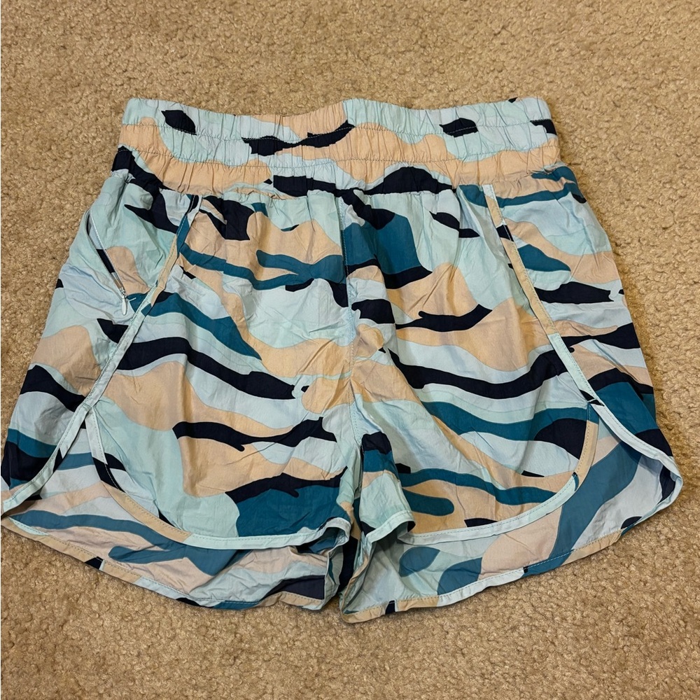 Kineses Stylish Camouflage Women's Shorts Size Medium